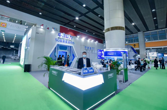 認(rèn)真講解公司各項(xiàng)業(yè)務(wù)