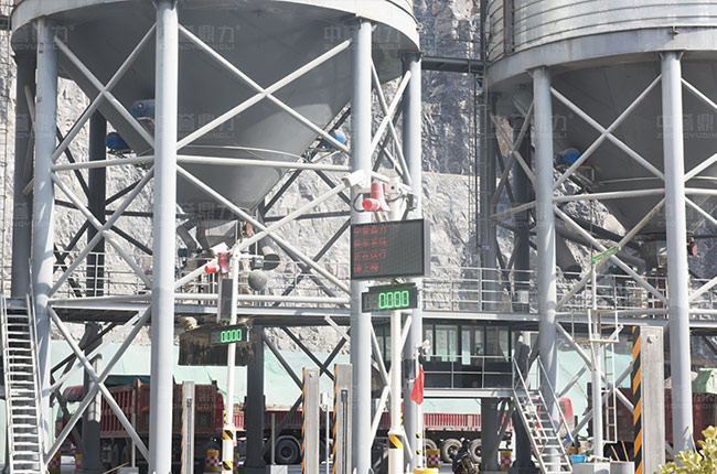 筒倉無人自動裝車系統(tǒng) 筒倉無人自動裝車系統(tǒng)