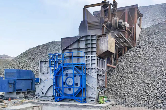 旋回破碎機(jī)試機(jī)實(shí)拍