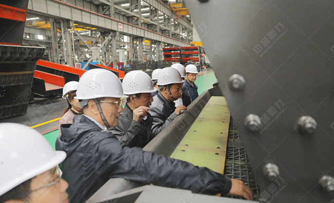 天瑞集團(tuán)導(dǎo)一行蒞臨中譽(yù)鼎力參觀考察