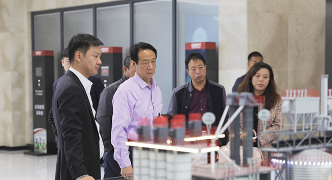 天瑞集團(tuán)導(dǎo)一行考察時(shí)產(chǎn)3000噸骨料生產(chǎn)線