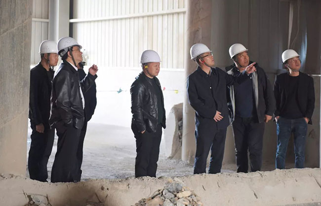 �F���~�ʭh(hu��n)���־��L(zh��ng)������һ���W�R���u(y��)���������{(di��o)��