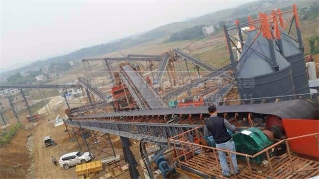 反擊破碎機生產(chǎn)線