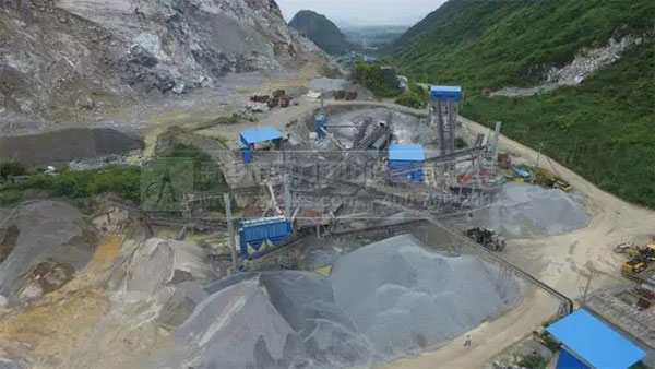 獨(dú)石山采石場(chǎng)近景圖