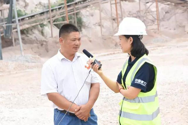 采訪順成石料廠總經(jīng)理韋榮林