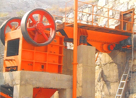 工作中的顎式破碎機(jī)