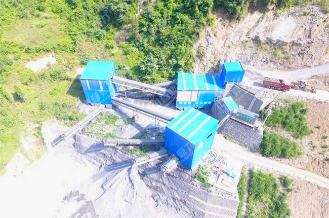 密閉的破碎篩分車(chē)間