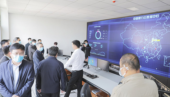 新鄉(xiāng)市副市長(zhǎng)王占波一行參觀中譽(yù)鼎力礦山管理云數(shù)據(jù)