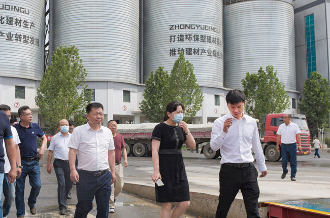 ������Ѩ�п���F(tu��n)�W�R���u(y��)�����{(di��o)��